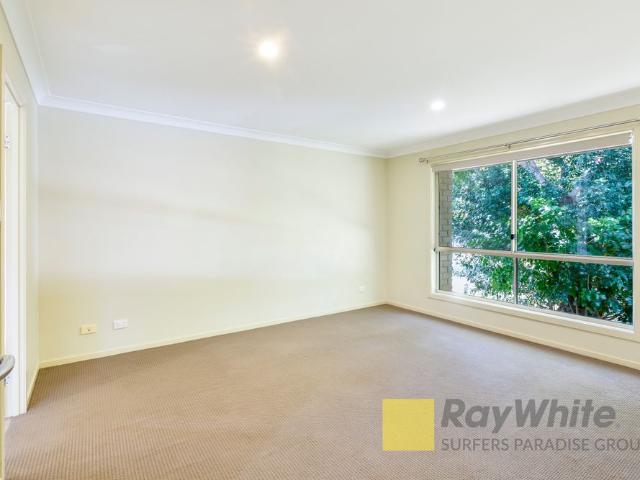 $760 per week / $3,040 Bond
