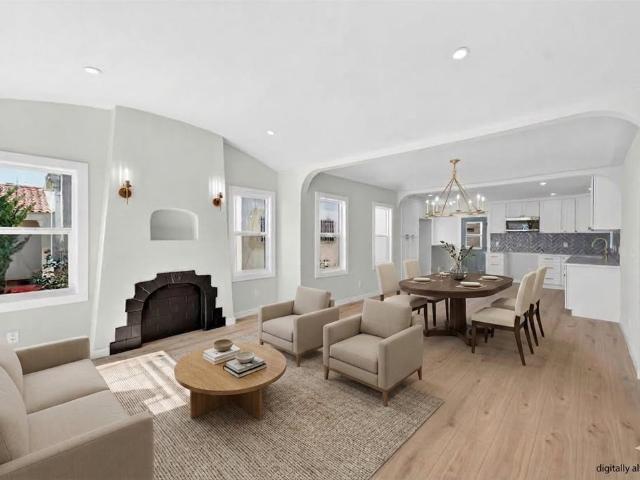 7611 S Hobart