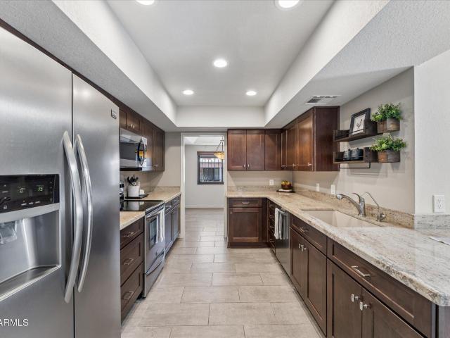 7621 E VISTA Drive