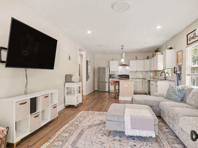 762 Monroe St