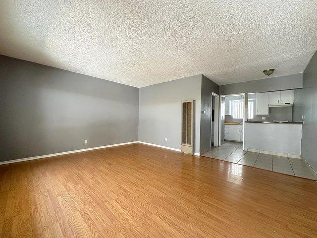 7636 Owensmouth Ave, Canoga Park, CA 91304