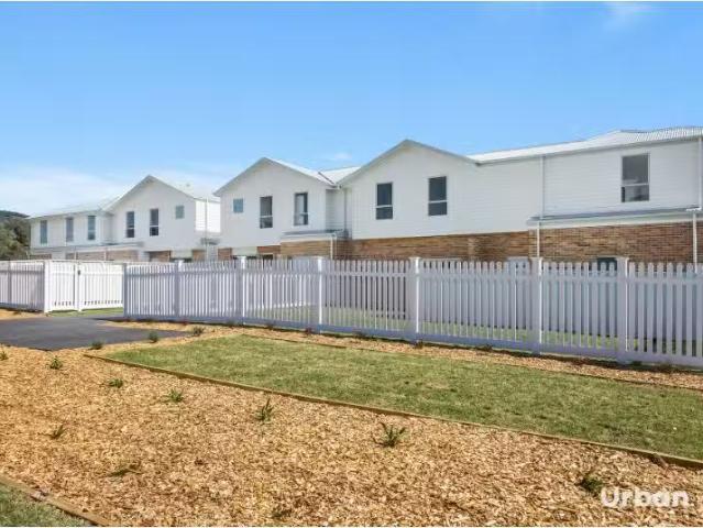 76/74 Balmoral Parade, Tullimbar Townhouse for rent Listed by.