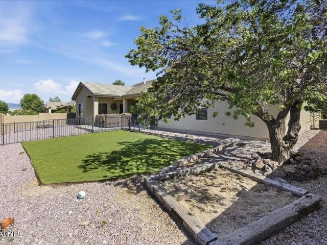 7671 n outlook lane