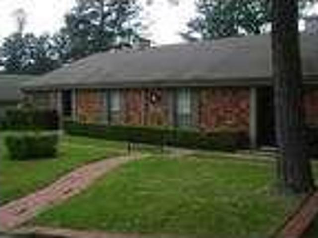 $767 / 2br 1292ftÂ² ´´Cozy cottage with covered parking & privacy patio´´