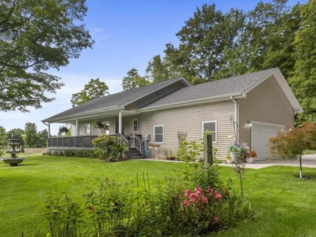 7686 Indian Hill Rd, Honor, MI 49640