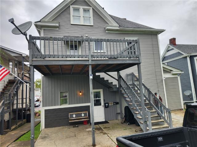 768 E High St
