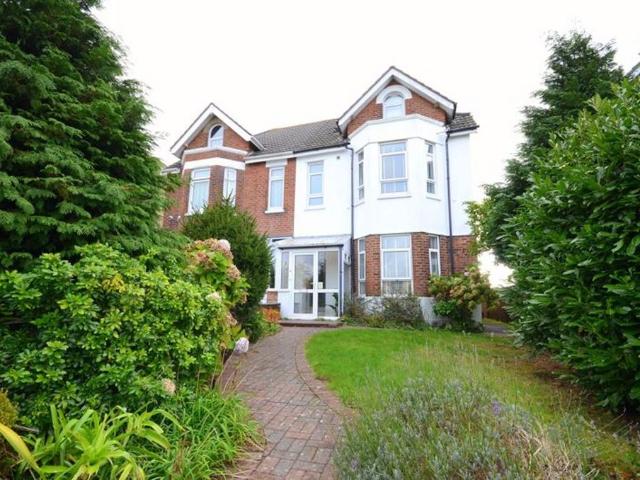 76 Wimborne Road, Poole BH15 1 bed in a house share to rent £495 pcm £114 pw