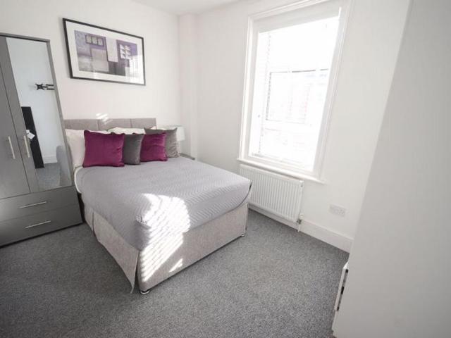 76 Wimborne Road, Poole BH15 1 bed in a house share to rent £550 pcm £127 pw