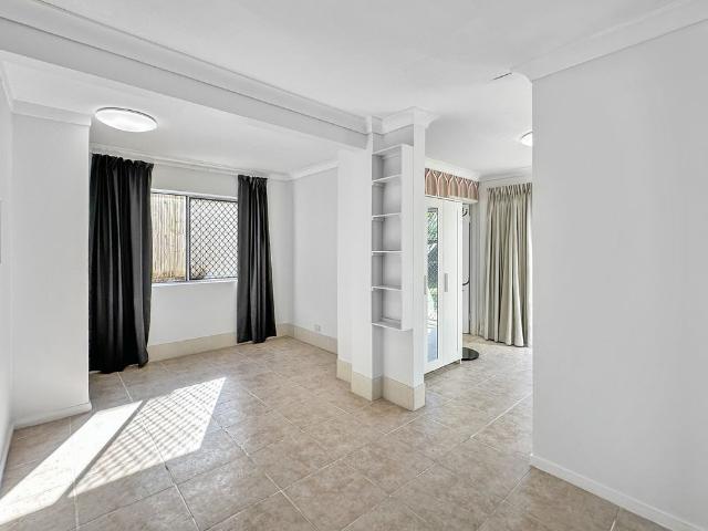 76 ARA STREET, Camp Hill QLD 4152 Studio For Rent | Domain