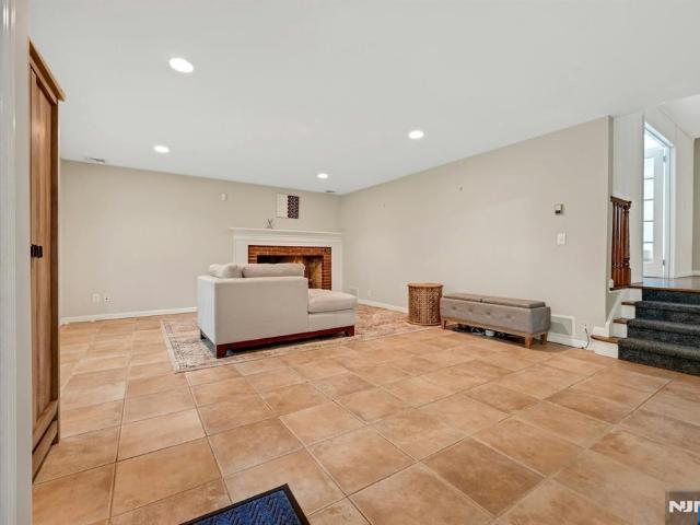 76 Briarwood Avenue