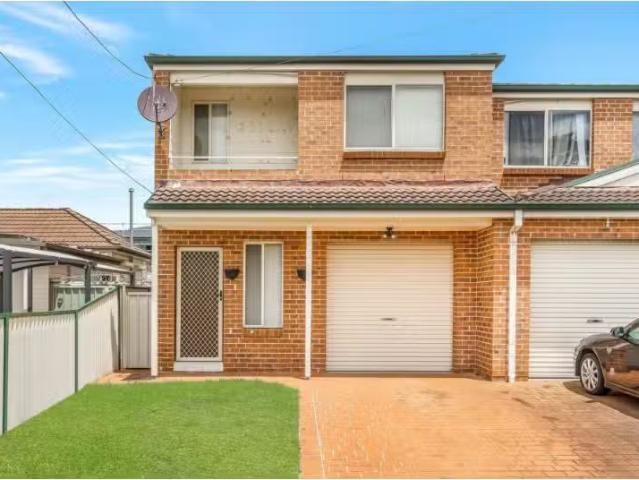 76 Buckingham Street, CANLEY HEIGHTS Townhouse for rent Liste.
