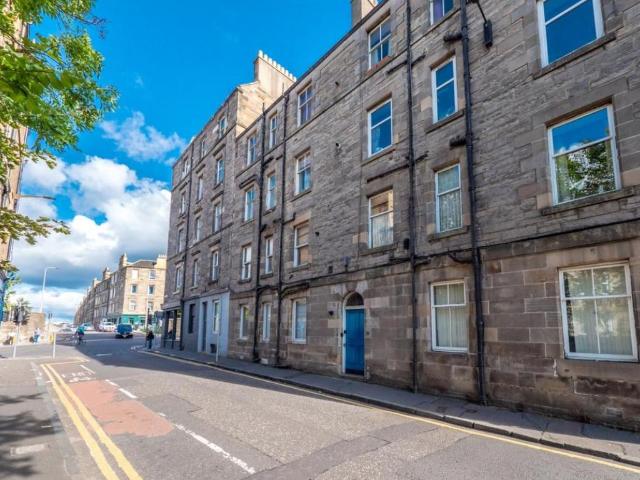 76, Eyre Place, Edinburgh, EH3 5EZ 1 bed flat to rent £1,025 pcm £237 pw