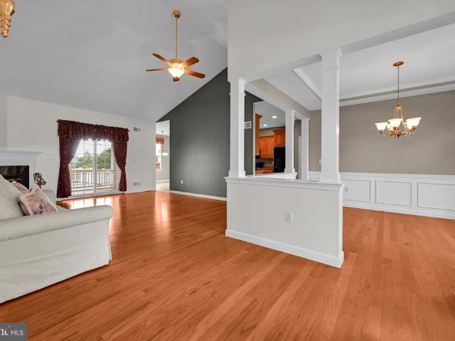 76 Farmington Lane