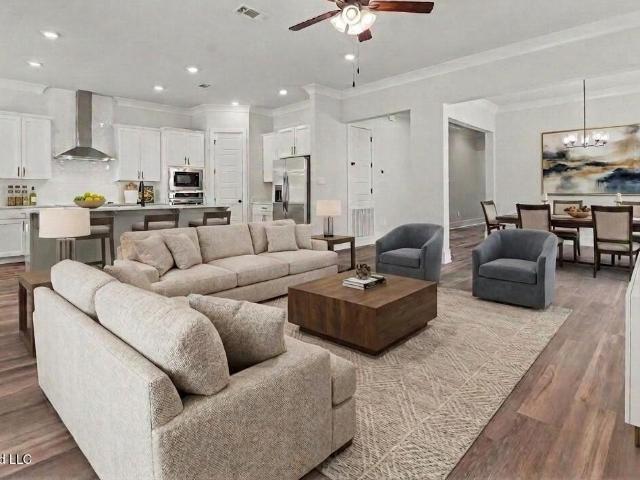 7709 Magnolia Loop