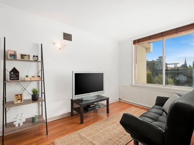 77/145 Canterbury Road, Toorak