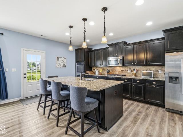 7713 Eagle Point