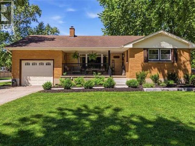 772 Broadway Street, Plympton Wyoming, ON, N0N 1T0 house for sale | Listing ID 26015 | Royal LePage