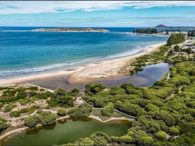 $550pw Furnished 2 Brm Apartment by the Sea adj Victor Harbor