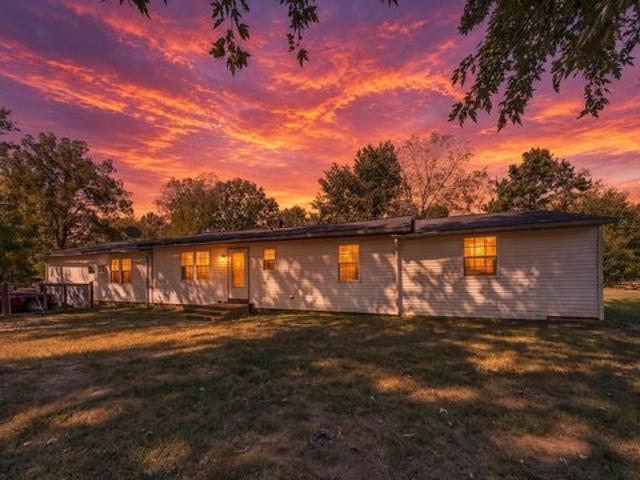 7777 Jayson St, Birch Tree, MO 65438