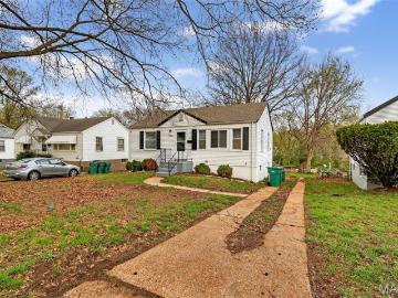 7805 Utica Dr, St. Louis, MO 63133 | MLS #26020