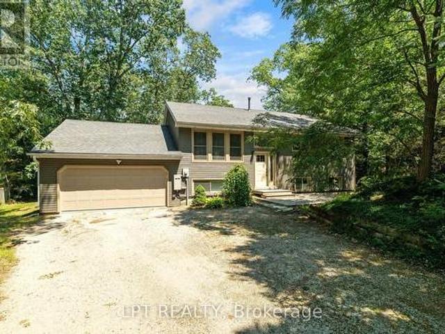 7806 Alfred Crescent, Lambton Shores Port Franks, ON, N0M 2L0 house for sale | Listing ID X13642 | Royal LePage