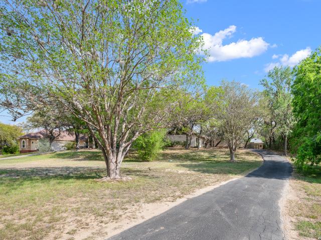 7806 Shady Hollow Ln, San Antonio, TX 78255 | MLS #1957