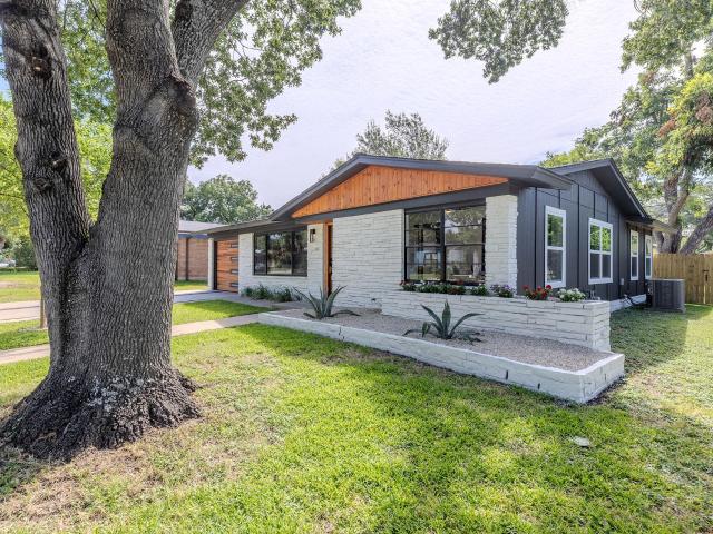 7803 Lazy Ln