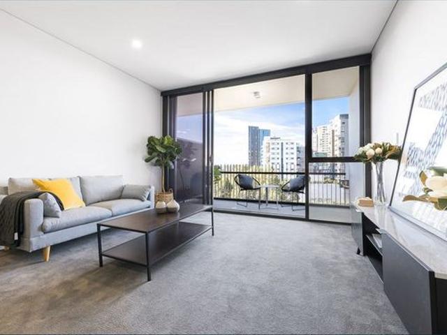 $780PW MODERN ONE BEDROOM APARTMEN WITH KITCHEN ISLAND