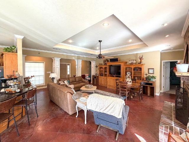 781 Beaver Lake Dr, Texarkana, TX