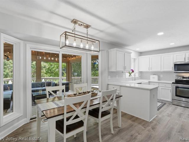 7829 Hillside Lakes Drive