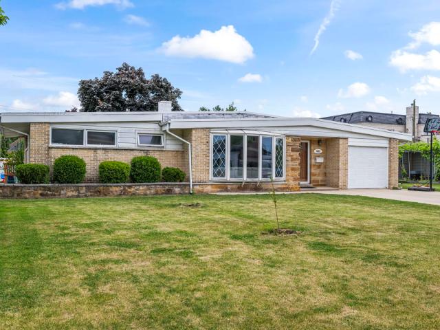7822 W Carmen Avenue