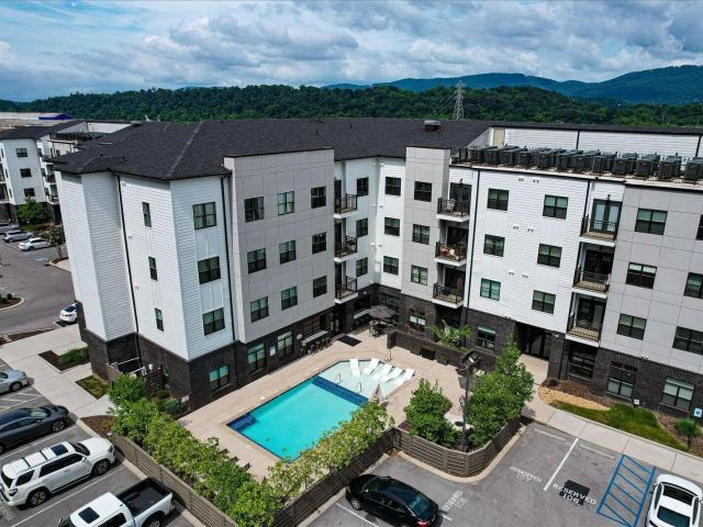 782 Riverfront Parkway