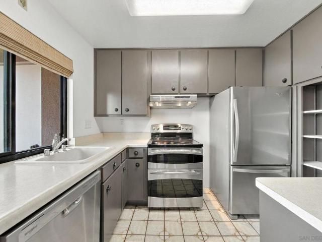 7835 Cowles Mountain Ct B18