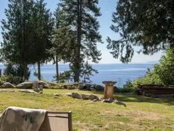7835 Redrooffs Road, Halfmoon Bay, BC, V7Z 1A4 house for sal.