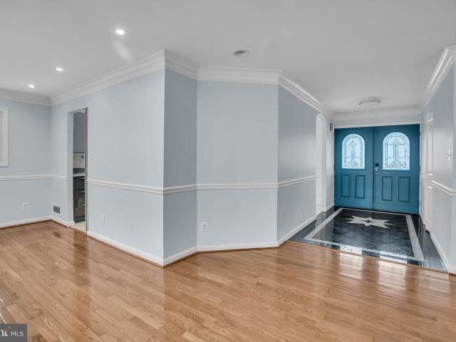 7839 Heritage Dr, Annandale, VA