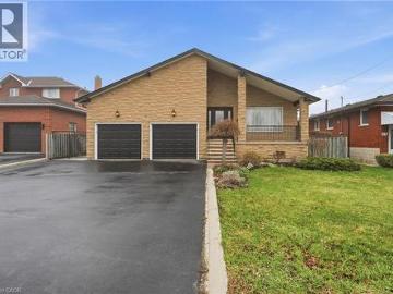 Hamilton, Ontario, Ontario - Garden, Parking