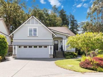 783 Rogers Way, Saanich, BC, V8X 5L1 Luxury House for sale | Listing ID 1039 | Royal LePage Carriage Trade Luxury Properties
