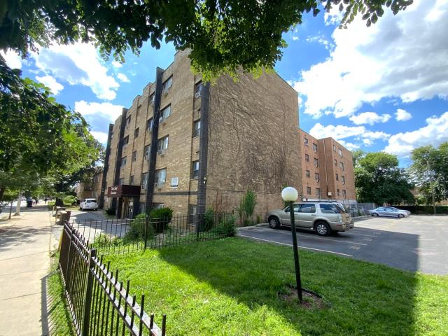 7854 S South Shore Drive # 405
