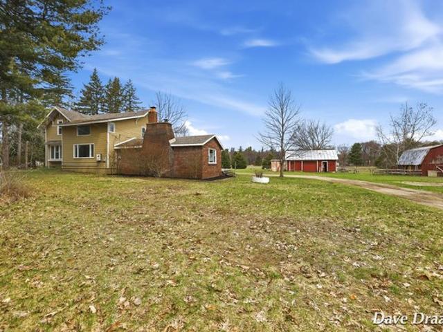 7869 17 Mile Rd NE, Cedar Springs, MI 49319