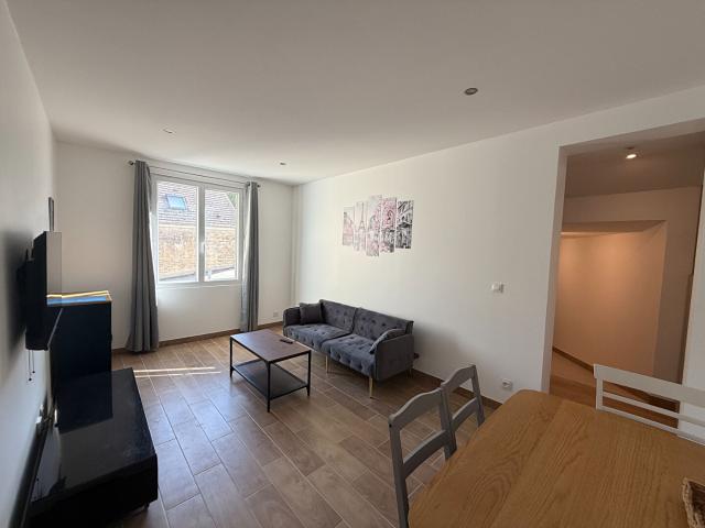 78600 LE MESNIL LE ROI Maison de ville meublée rénovée avec terrasse ? Le Mesnil le Roi