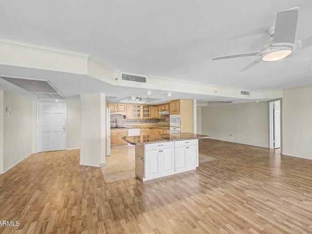 7860 e camelback road # 304