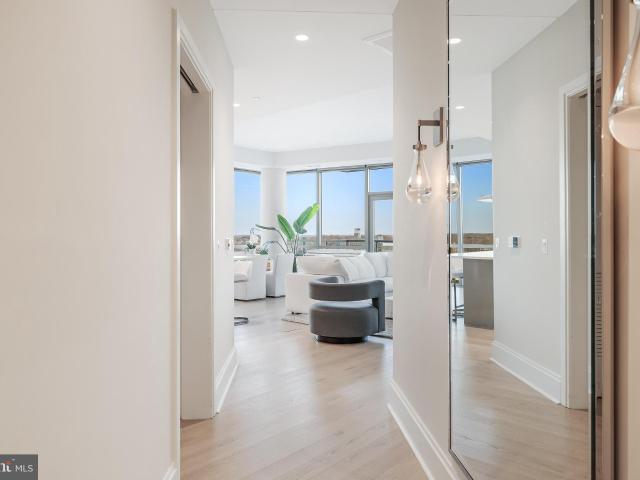 7887 Jones Branch Dr, Unit 1002, McLean, VA 22102 | MLS #VAFX2287