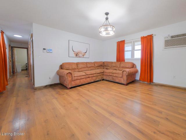 78 Thorne Heights