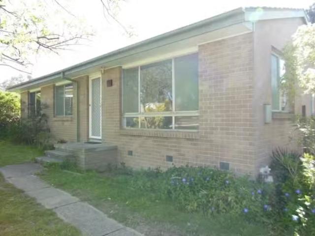 78 Arndell Street, Macquarie House for rent Listed by Miki Sa.