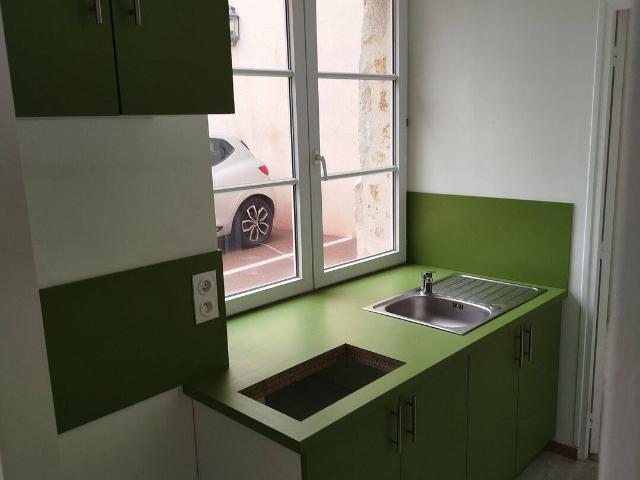 78 HOUDAN F2 30M2 700 € HORS CHARGE