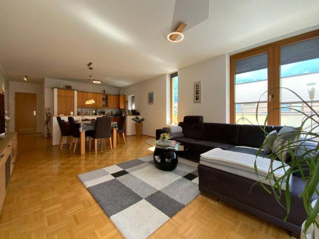 78 m² 3 Zimmerwohnung mit großer Terrasse und TG Platz