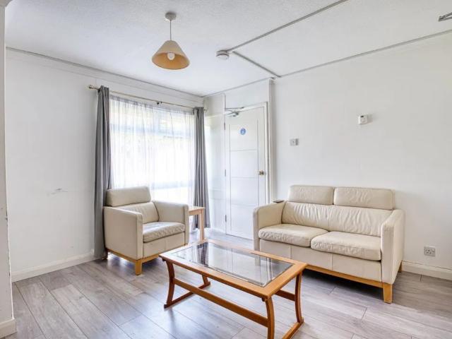 £78 p/w £338 pcm ⓘ The monthly or weekly payment required by the landlord. Read our glossary page Somner Close, Canterbury