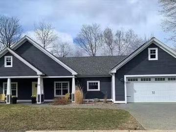 House for sale in Lunenburg - Deck, Parking