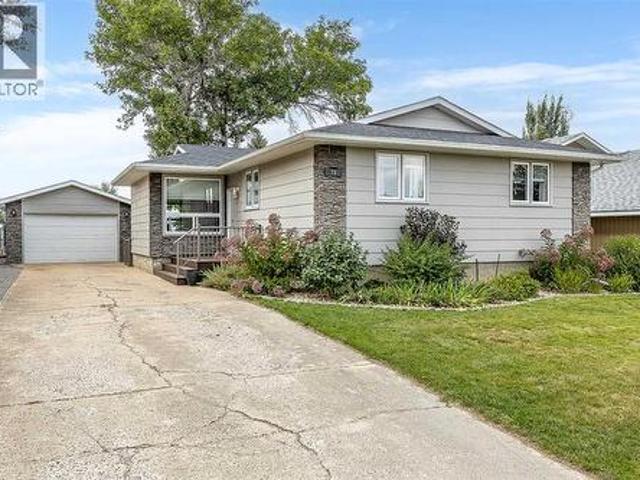 78 Seven Persons Crescent Sw, Medicine Hat, AB, T1B 2A6 house for sale | Listing ID A2348 | Royal LePage