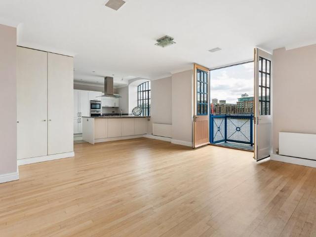 78 St. Katharines Way, Wapping E1W 2 bed apartment to rent £4,200 pcm £969 pw